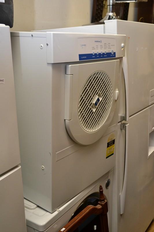 Appraisal: A WESTINGHOUSE TUMBLE DRYER A WESTINGHOUSE TUMBLE DRYER