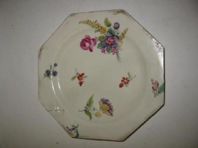 Appraisal: A BOW PORCELAIN PLATE of octagonal form painted in polychrome