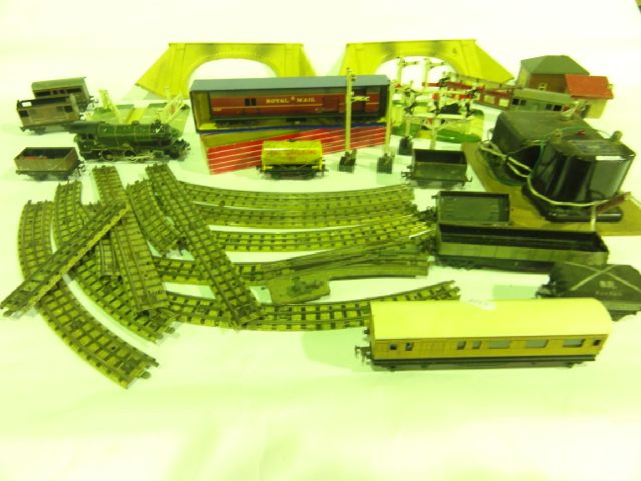 Appraisal: A selection of gauge model railway effects to include a