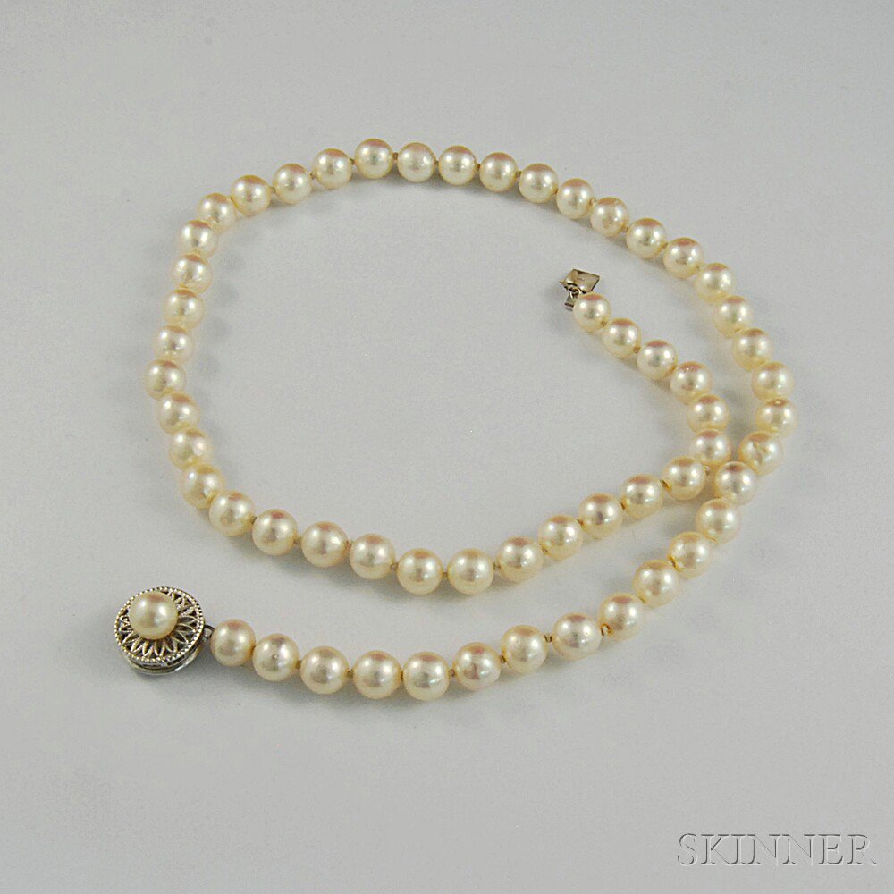 Appraisal: Cultured Pearl Necklace the ivory pearls with blush overtones dia