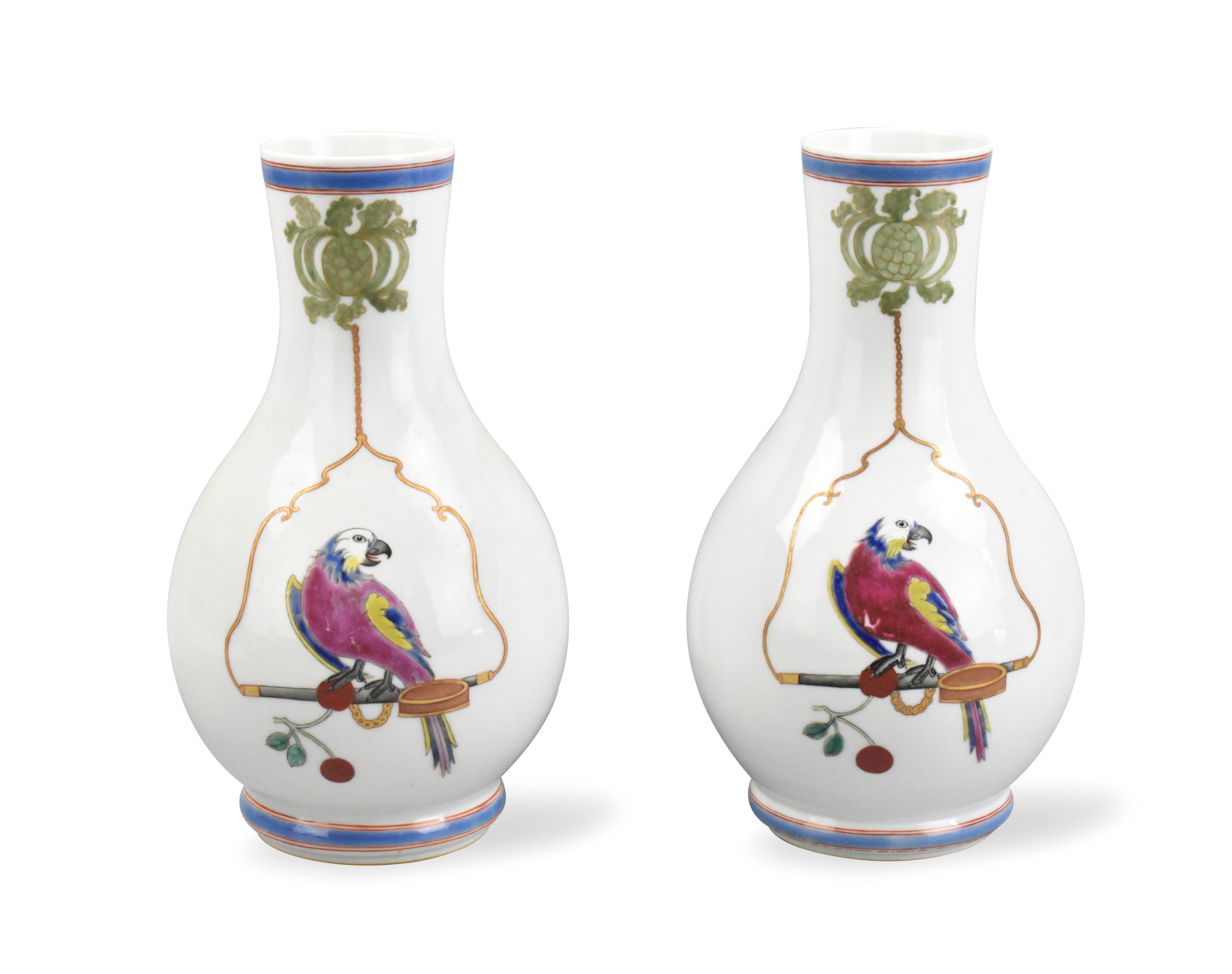 Appraisal: A pair of Chinese export vases with parrot design dating