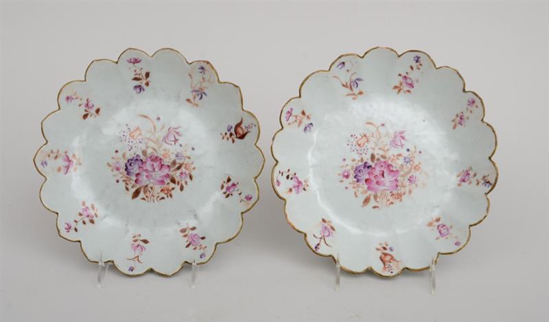 Appraisal: PAIR OF CHINESE EXPORT PORCELAIN FAMILLE ROSE STRAWBERRY DISHES The