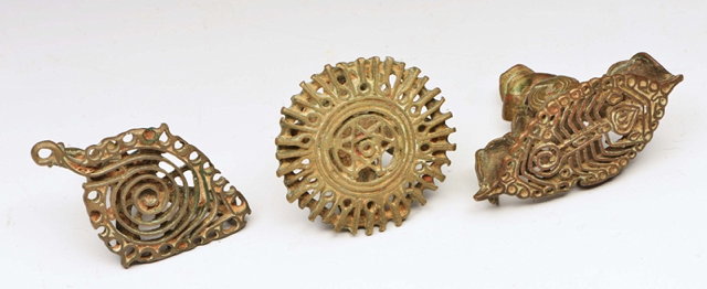 Appraisal: THREE INDIAN METAL SEALS of open claw form scarab star