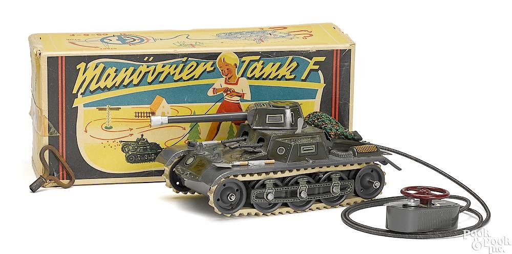 Appraisal: Gescha tin lithograph battery operated tank Gescha tin lithograph battery-operated