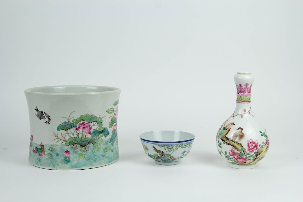 Appraisal: A Grouping of Chinese Famille Rose Porcelain Chinese th century