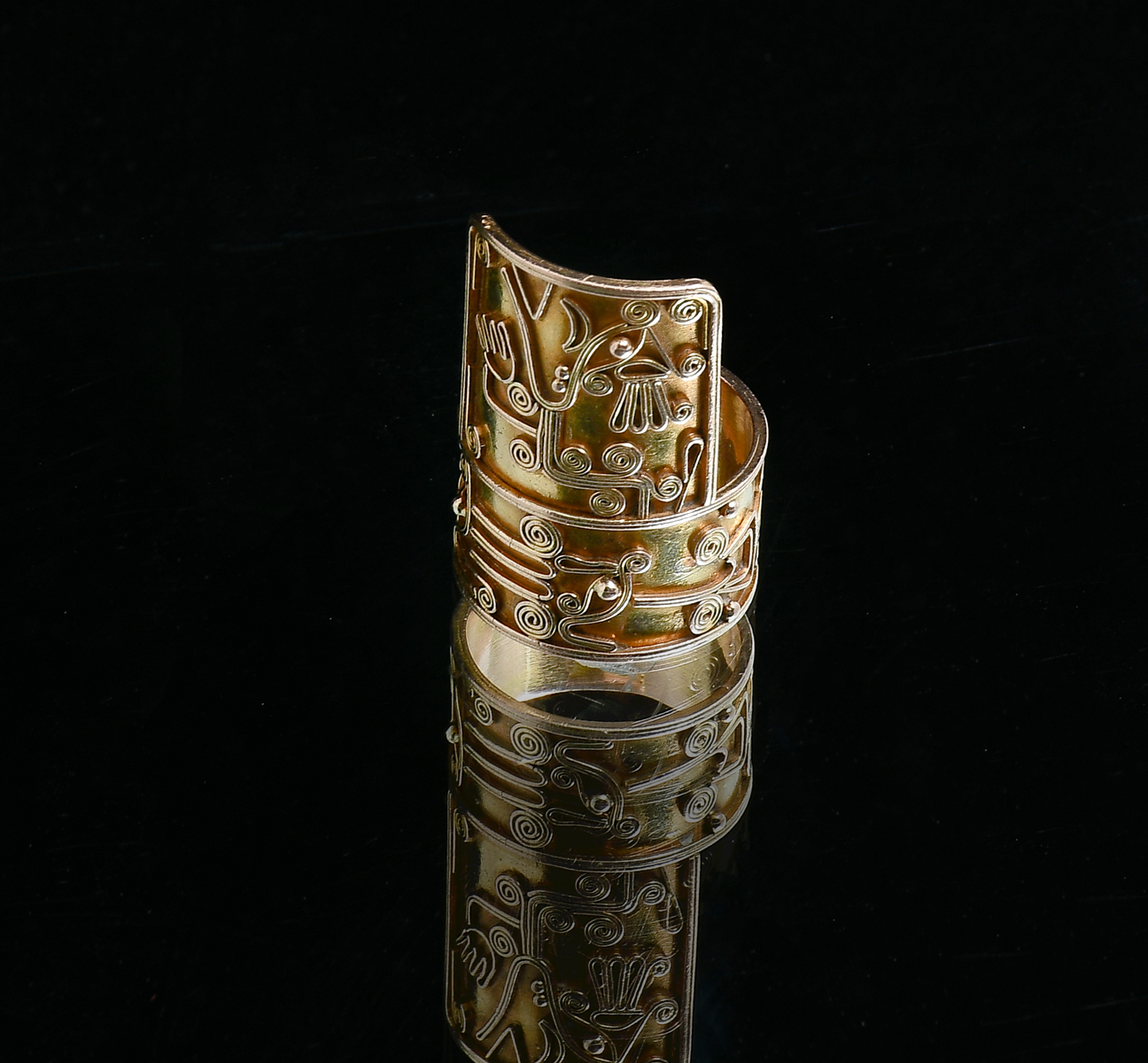 Appraisal: HANDMADE ETRUSCAN STYLED K RING This unique Etruscan styled ring