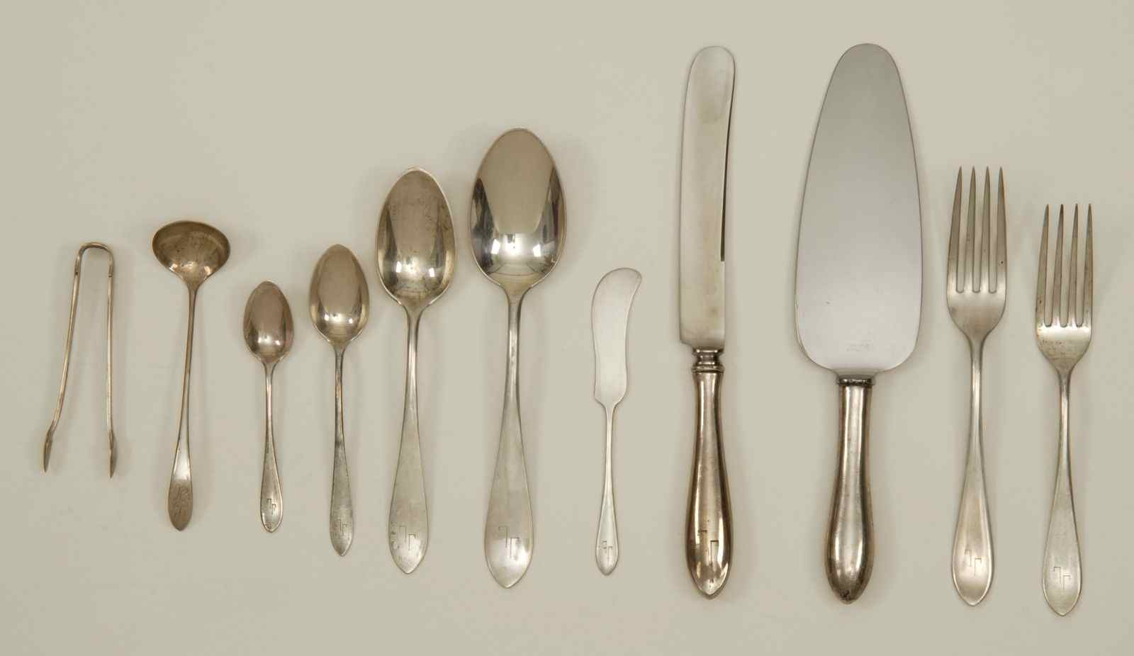 Appraisal: TOWLE MFG CO STERLING SILVER FLATWARE SETIn the Pointed Antique''