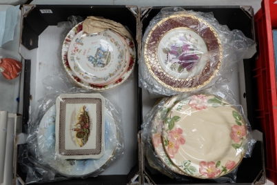 Appraisal: A large collection of decorative plates to include Royal Albert