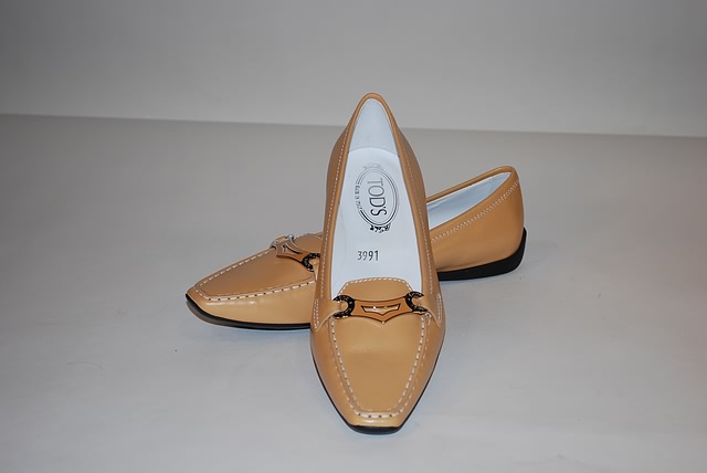 Appraisal: Tod's tan leather flats Size B Good condition -