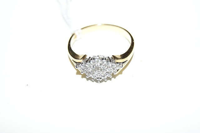 Appraisal: AN CT GOLD RING with stylised lozenge shaped diamond setting