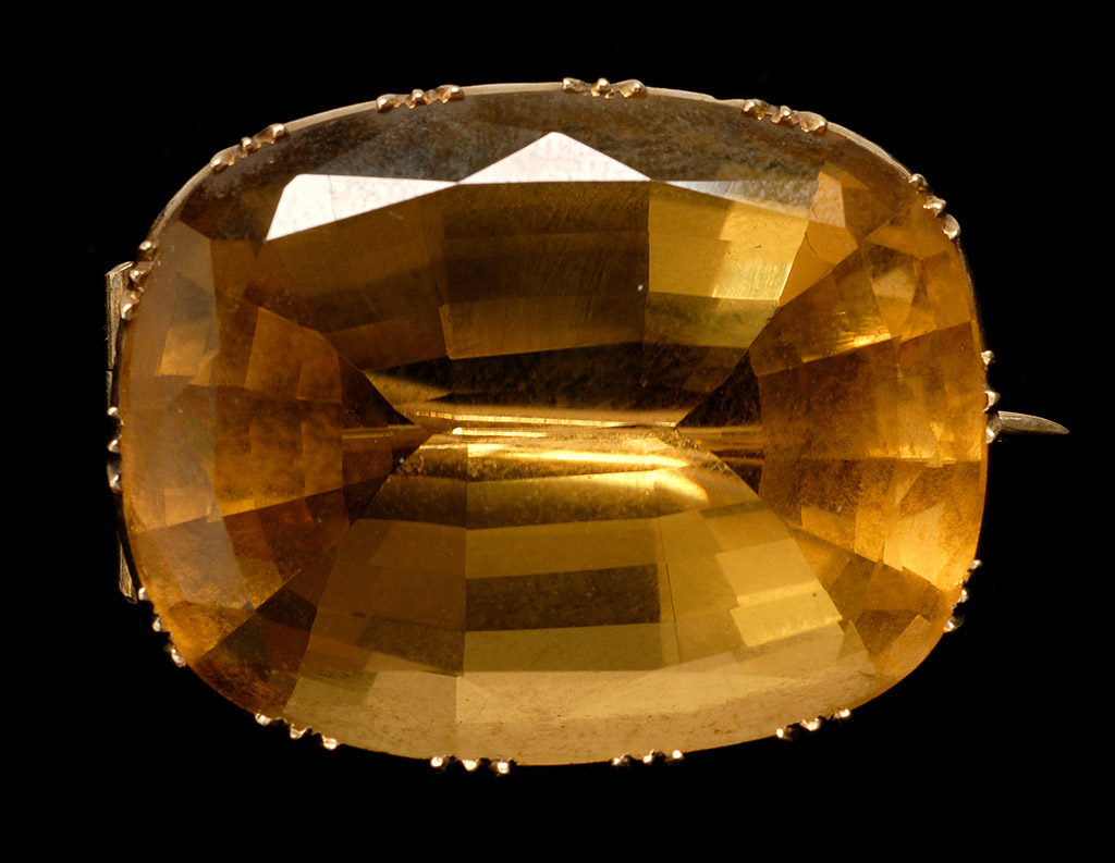 Appraisal: GOLD AND CITRINE BROOCH With faceted stone Length mm ConditionUndamaged