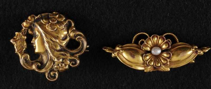 Appraisal: GOLD AND PEARL STICK PIN AND A GOLD FIGURAL PIN