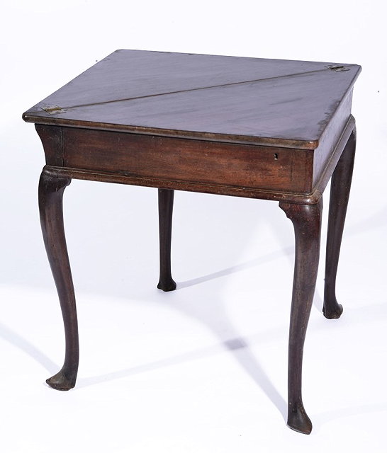 Appraisal: AN TH CENTURY MAHOGANY TRIANGULAR TEA TABLE possibly Irish on