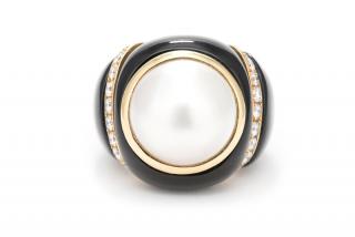 Appraisal: A BLACK ONYX MABE PEARL AND DIAMOND RING A BLACK