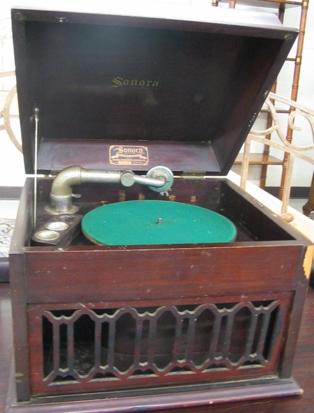 Appraisal: TABLE MODEL MAHOGANY CASED PHONOGRAPH The Sonora by Sonora Phonograph