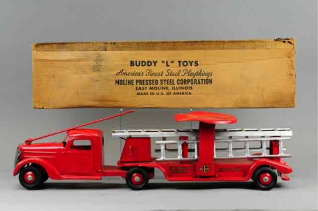 Appraisal: BUDDY 'L' EXTENSION LADDER FIRE TRUCK 'Sit 'n Ride Model