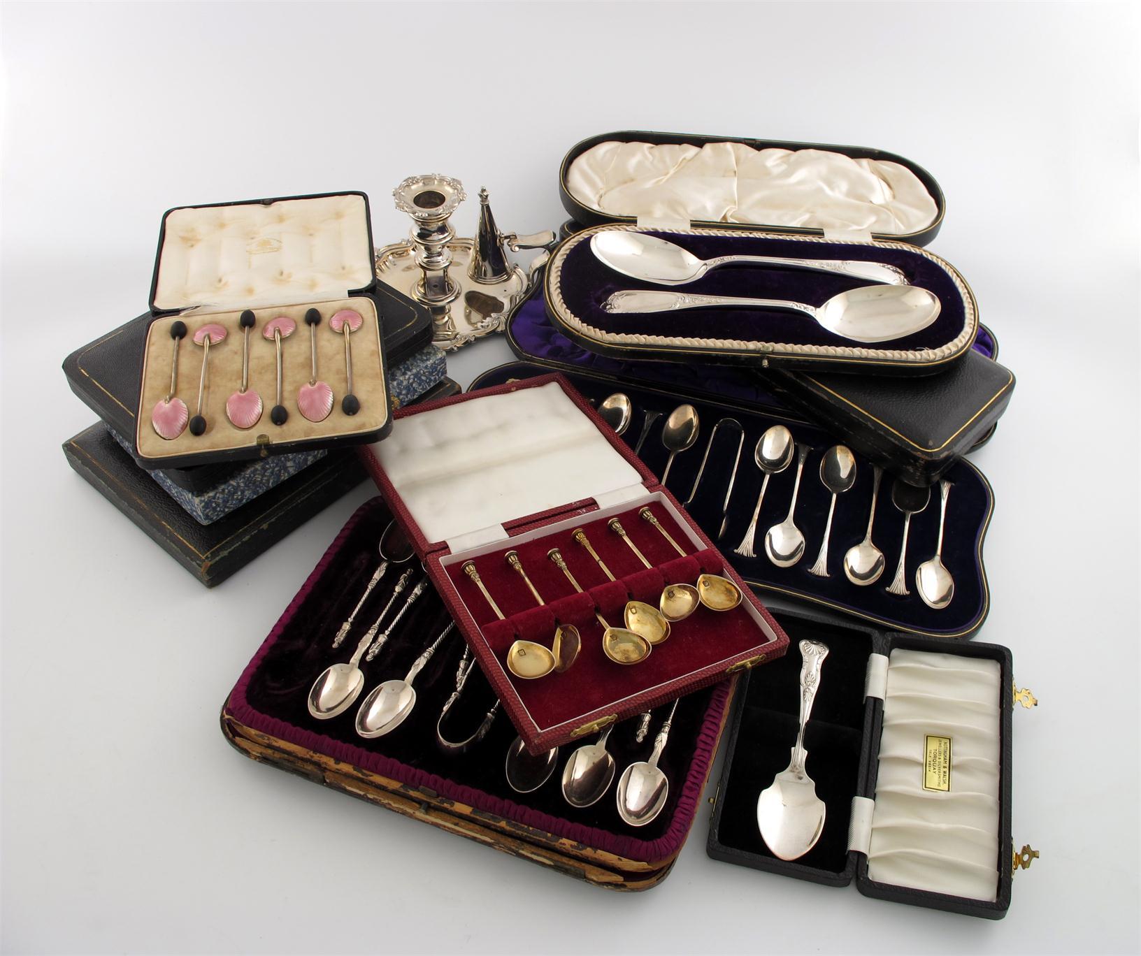 Appraisal: A collection of assorted cased silver flatware