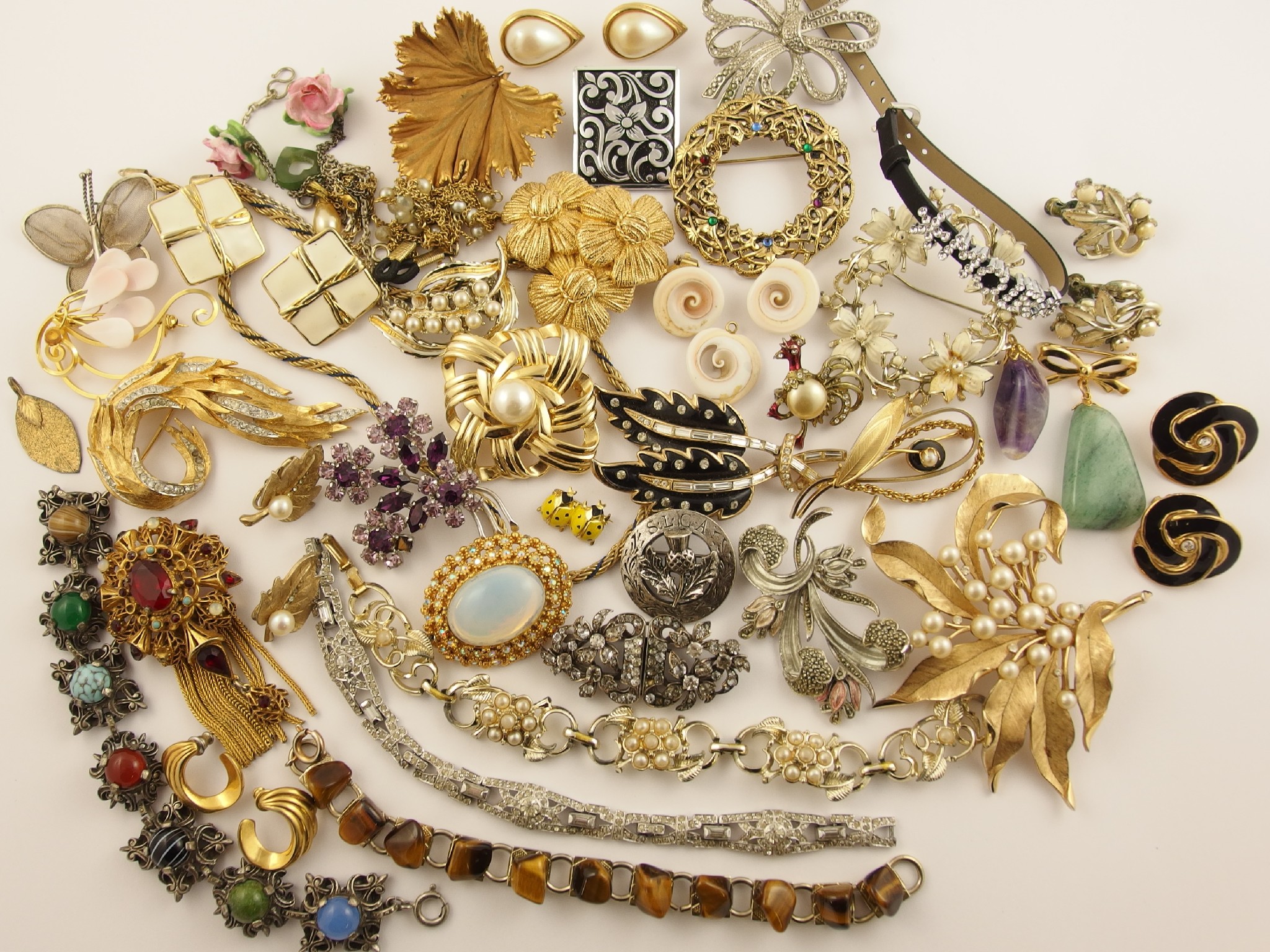 Appraisal: A good collection of vintage costume jewellery to include Grosse