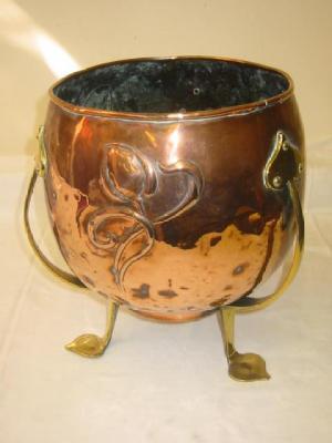 Appraisal: AN ARTS AND CRAFTS COPPER COAL BUCKET of bellied form