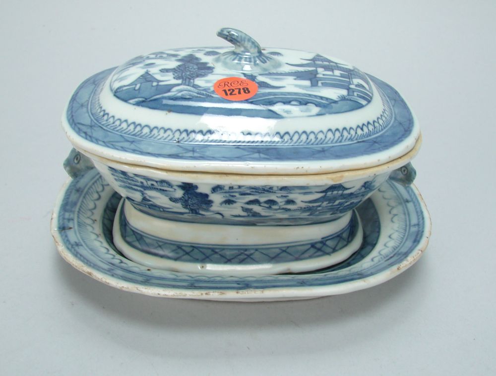 Appraisal: CHINESE EXPORT CANTON PORCELAIN COVERED SAUCE TUREEN WITH UNDERTRAY th