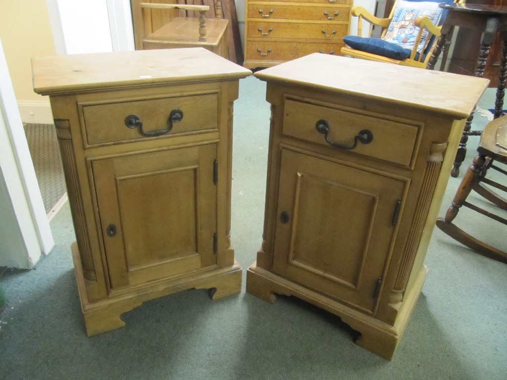 Appraisal: Pair of pine bedside cabinets