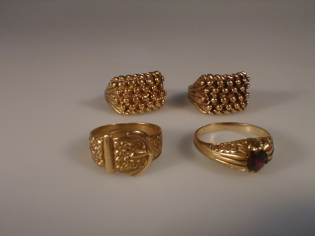 Appraisal: Four ct gold gentleman's signet rings g all in