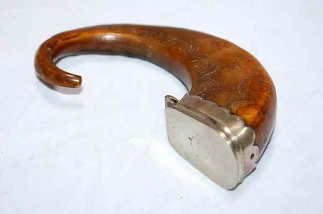 Appraisal: A GEORGIAN HORN SHAPED SNUFF MULL with mount and hinged