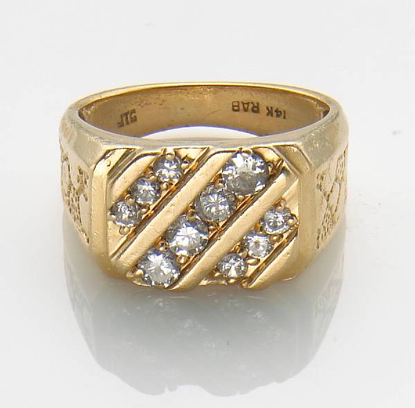 Appraisal: A diamond and k gold gent's ring