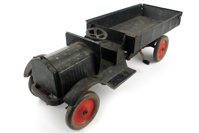 Appraisal: A BUDDY L PRESSED STEEL TOY DUMP TRUCK original black