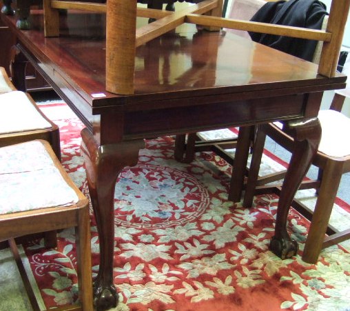 Appraisal: A mahogany drawer leaf dining table on cabriole legs and