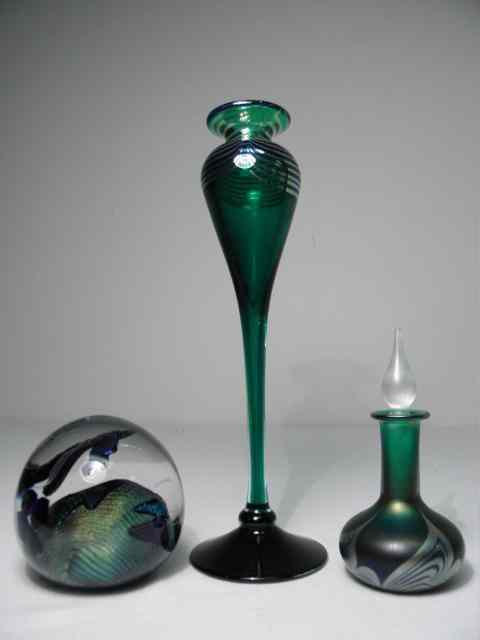 Appraisal: Three pieces of assorted art glass Includes a Randy Strong