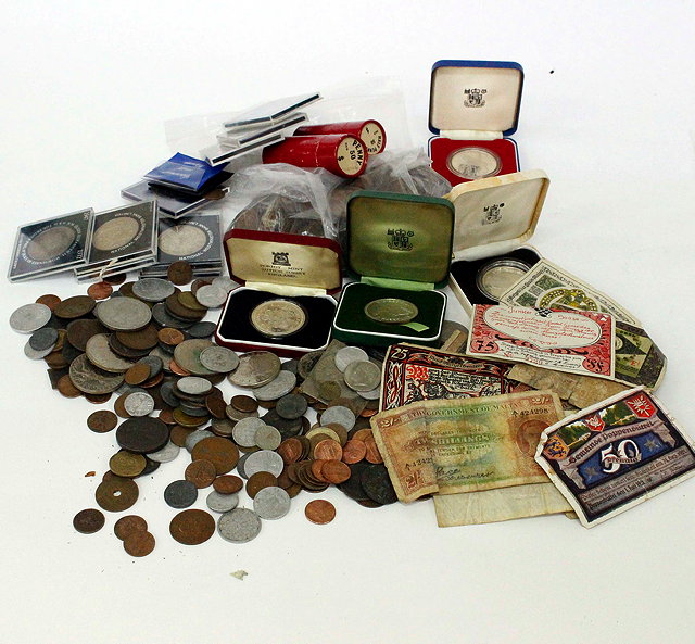 Appraisal: A SELECTION OF GB AND WORLD PRE-DECIMAL COINAGE commemorative crowns