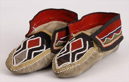 Appraisal: PAIR OF EASTERN WOODLANDS MOCCASINS in See Pleasing The Spirits