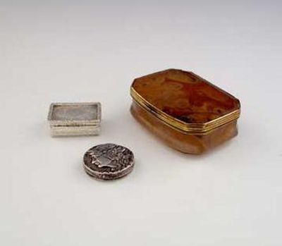 Appraisal: A George III gilt metal mounted agate snuff box a