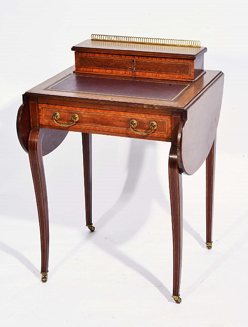 Appraisal: AN EDWARDIAN MAHOGANY AND SATINWOOD INLAID WRITING DESK with drop