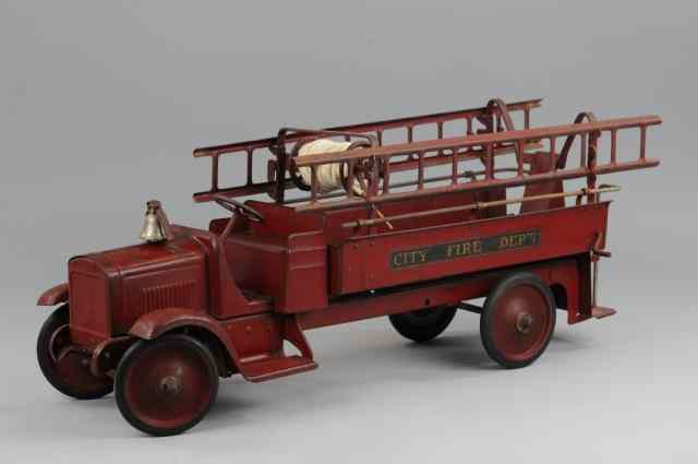 Appraisal: STEELCRAFT GMC HOOD LADDER TRUCK C pressed steel painted in