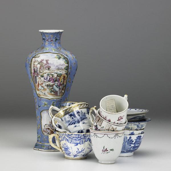 Appraisal: CHINESE EXPORT Approx forty pieces including five ginger jars missing