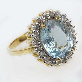 Appraisal: Contemporary Carat Oval Cut Aquamarine Diamond and Karat Yellow Gold