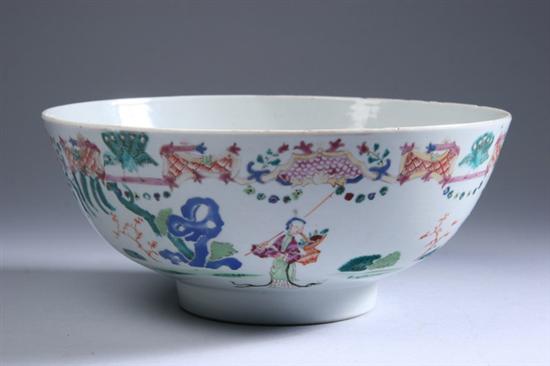 Appraisal: CHINESE FAMILLE ROSE PORCELAIN BOWL Qianlong period circa Figural decoration