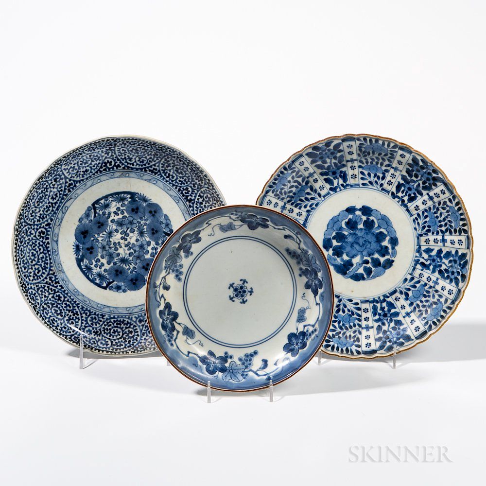 Appraisal: Three Export Blue and White Plates Three Export Blue and