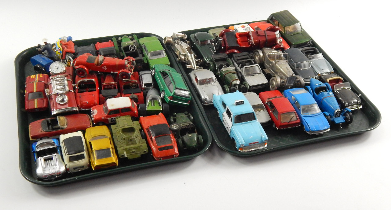 Appraisal: Assorted modern die cast models of motor vehicles trays