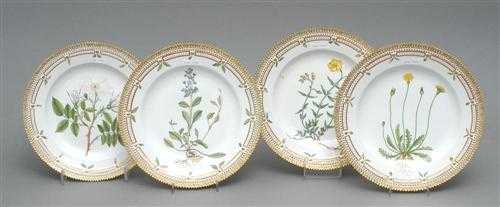 Appraisal: EIGHT DINNER PLATES 'FLORA DANICA' Royal Copenhagen th century Decoration