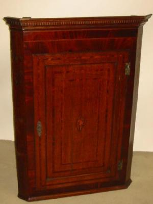 Appraisal: A GEORGE III OAK CORNER CUPBOARD with stringing and mahogany