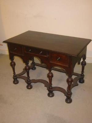 Appraisal: AN OAK SIDE TABLE with moulded edged top arcaded frieze