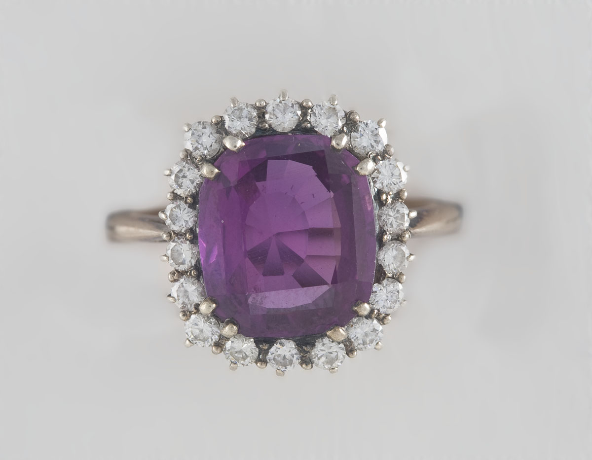 Appraisal: PURPLE SAPPHIRE DIAMOND AND GOLD CLUSTER RING The ring is