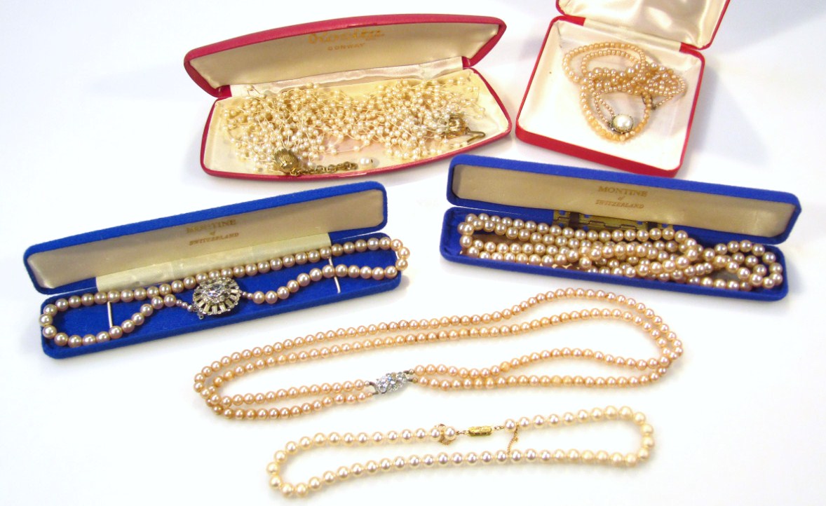 Appraisal: Various faux and other pearls necklaces etc a quantity various