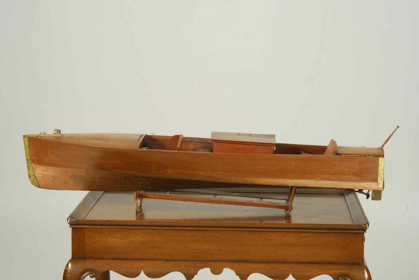 Appraisal: LAMINATED WOODEN SPEEDBOATCirca From Albany New York With added radio