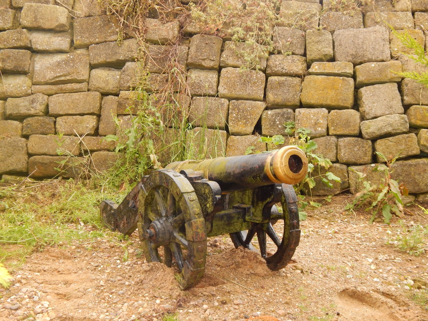 Appraisal: A cast iron garden howitzer black and gold painted cm