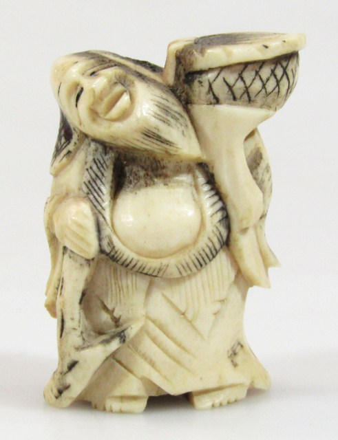 Appraisal: A thC Japanese ivory netsuke of a bearded gentleman in