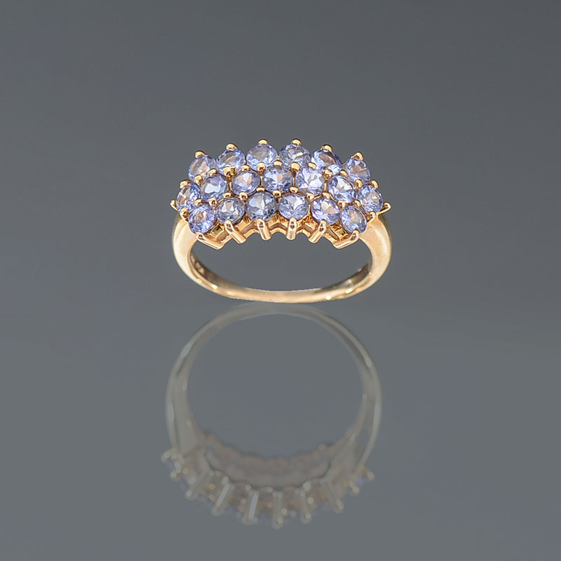 Appraisal: K CTW TANZANITE RING K yellow gold ring contains round